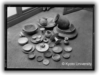 土器類. 京都帝国大学文学部考古学教室ガラス乾板写真：石舞台古墳発掘, 1933-1935., 資料番号3-03